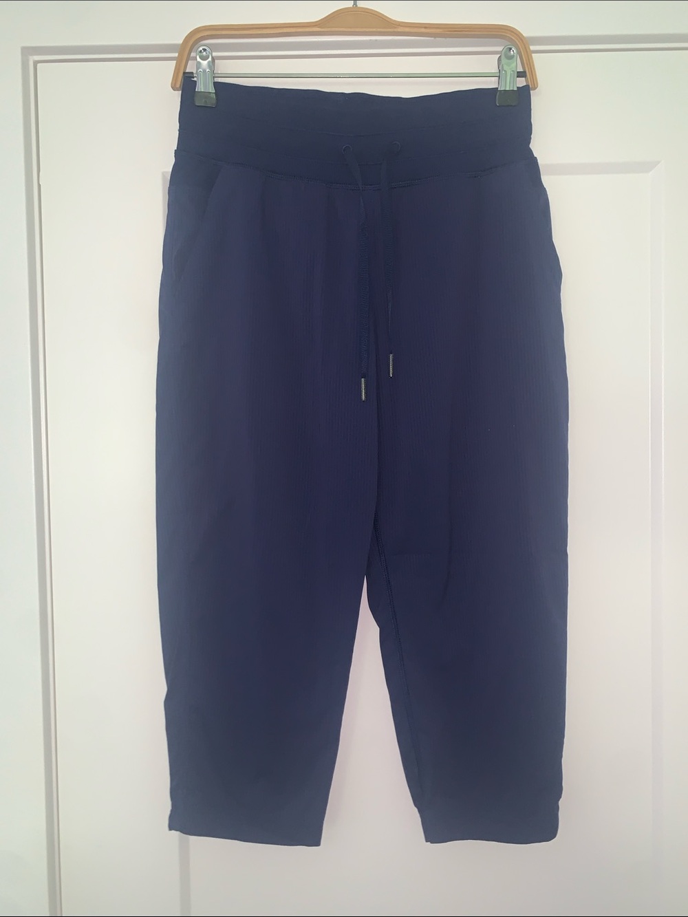 LULULEMON Dance Studio Cropped Jogger Pants    Size 4